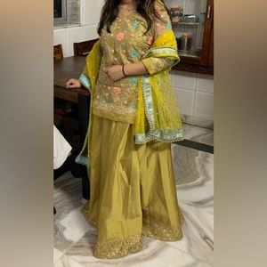 Selling a 3 piece outfit! Indian & Pakistani style outfit